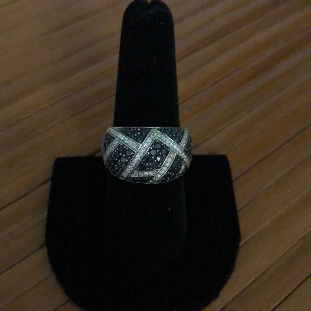 Sterling silver pave crystal ladies ring. Size 8.5